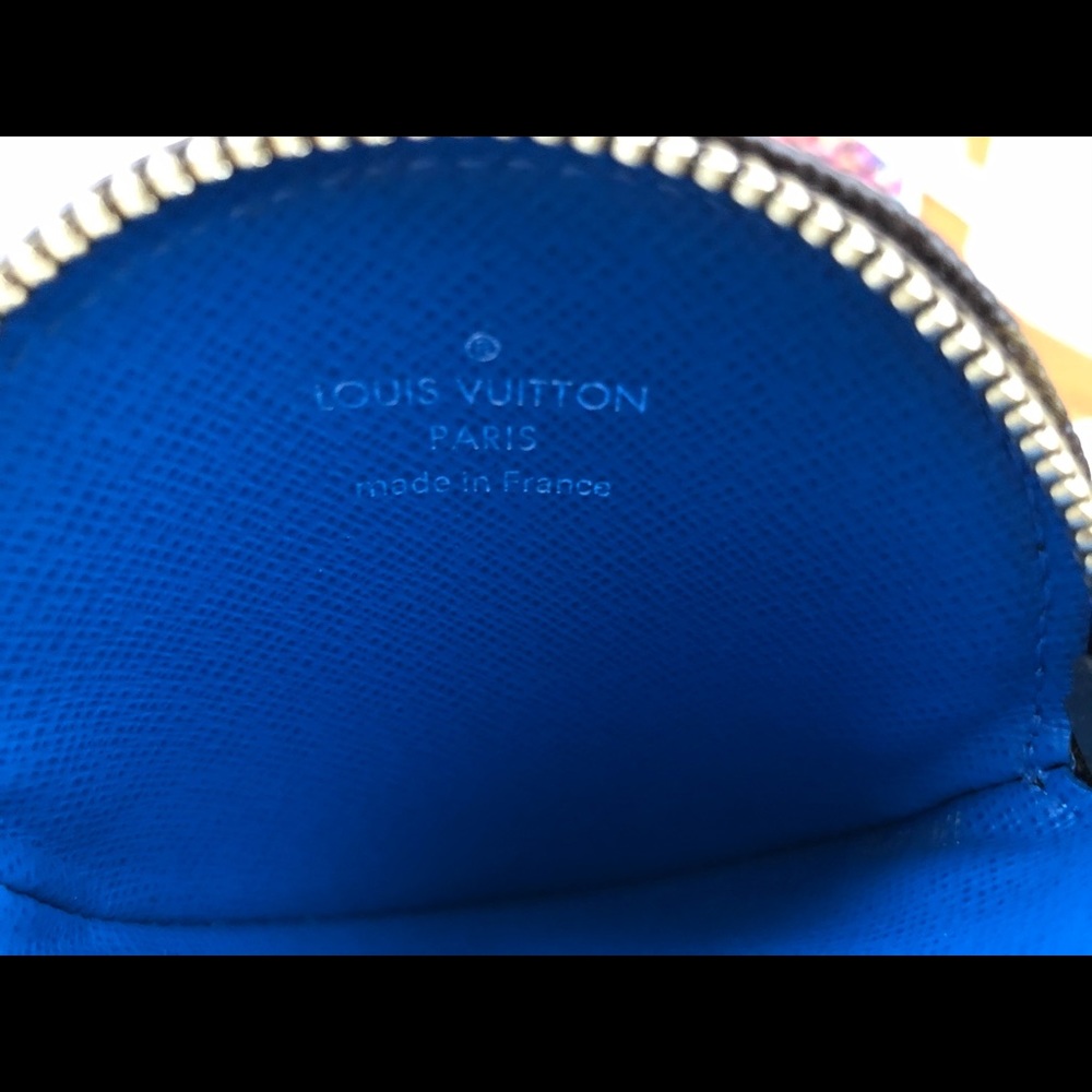 *SOLD* New Louis Vuitton Xmas Animation Round Coin - Picture 5 of 6